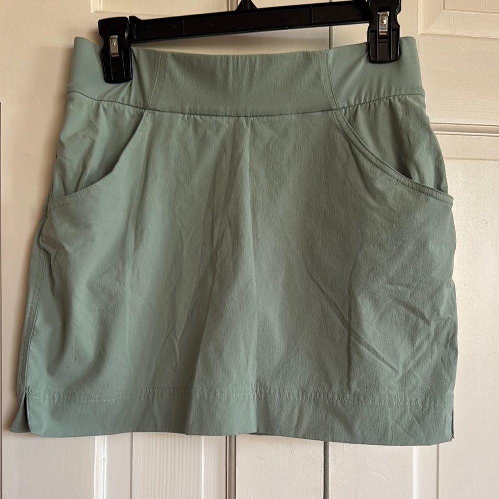 Columbia Tennis/Golf skirt with built in shorts